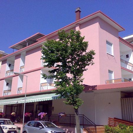 Hotel Piccari Nuova Gestione Римини Екстериор снимка
