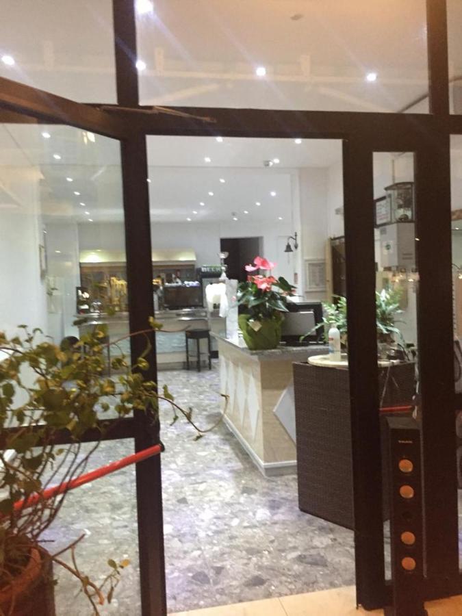 Hotel Piccari Nuova Gestione Римини Екстериор снимка
