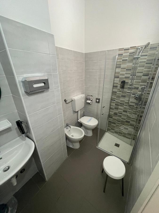 Hotel Piccari Nuova Gestione Римини Екстериор снимка