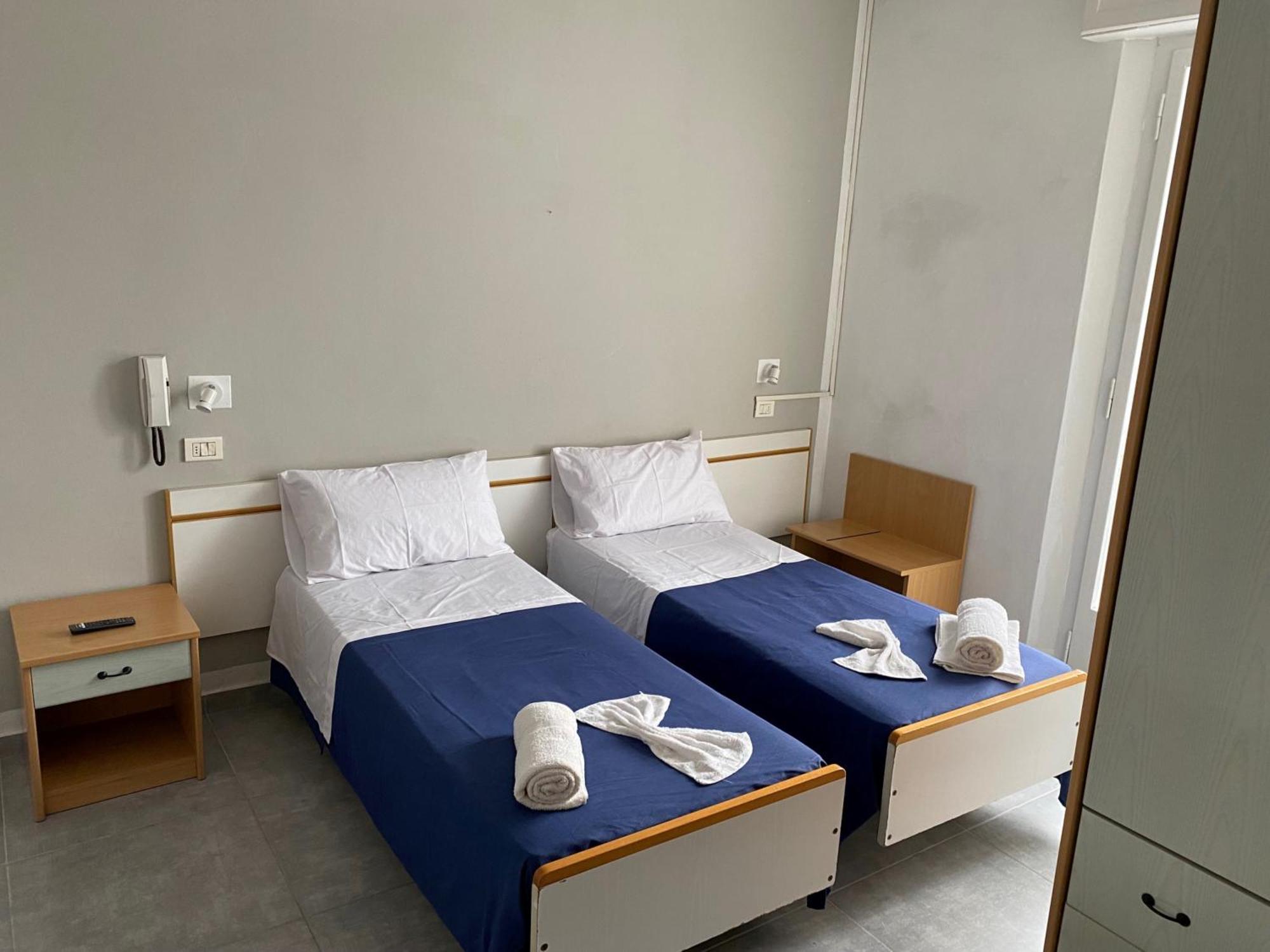 Hotel Piccari Nuova Gestione Римини Екстериор снимка