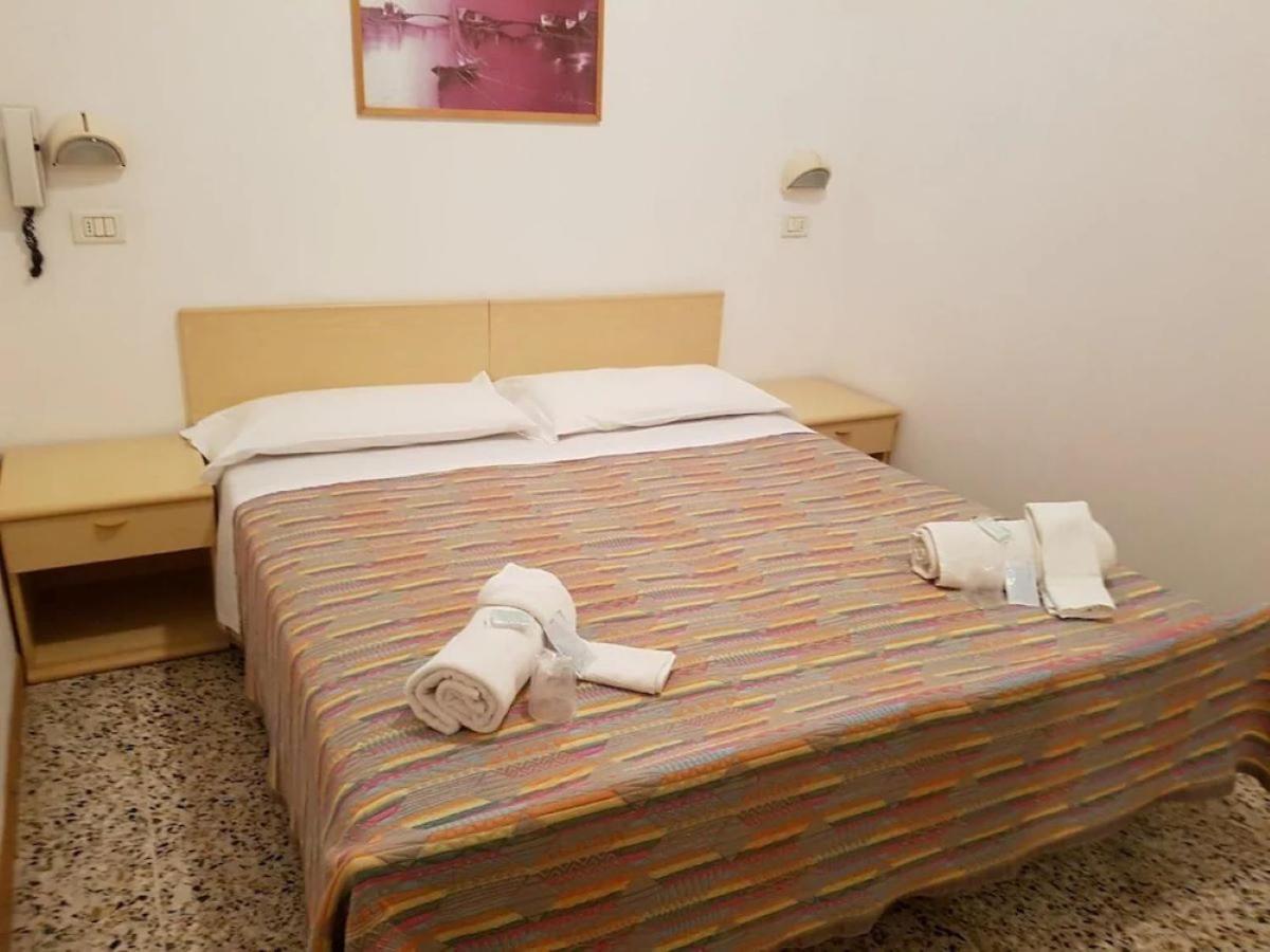 Hotel Piccari Nuova Gestione Римини Екстериор снимка