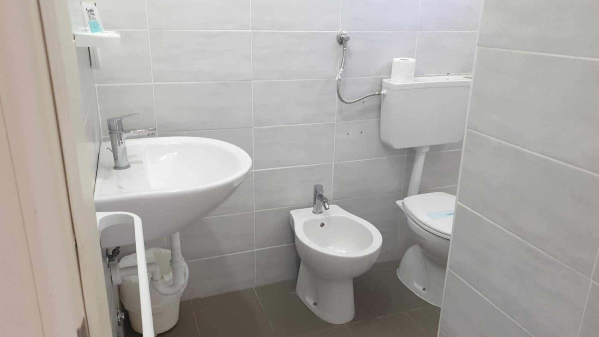 Hotel Piccari Nuova Gestione Римини Екстериор снимка