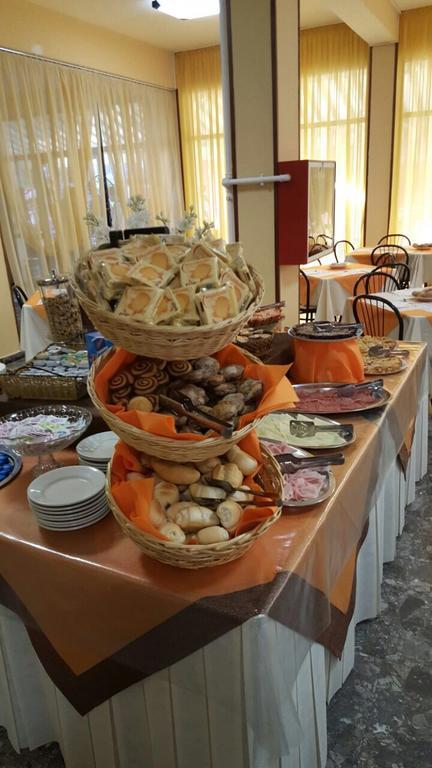 Hotel Piccari Nuova Gestione Римини Екстериор снимка