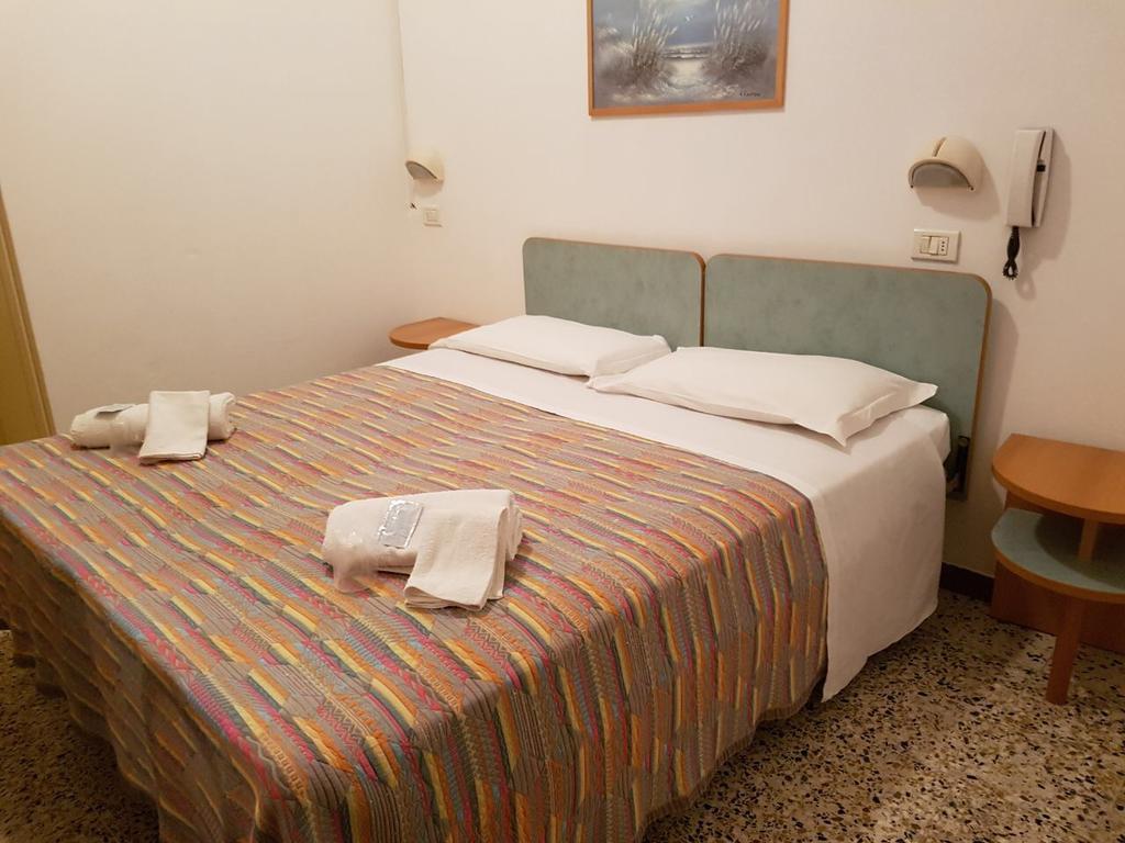 Hotel Piccari Nuova Gestione Римини Екстериор снимка
