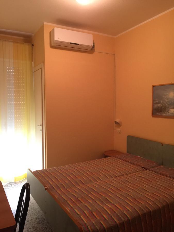 Hotel Piccari Nuova Gestione Римини Екстериор снимка